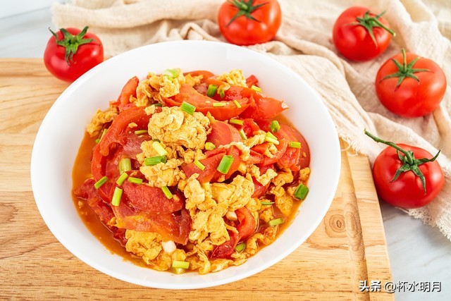 妈宝男每月上交工资,工资交给婆婆的妈宝男怎么处理