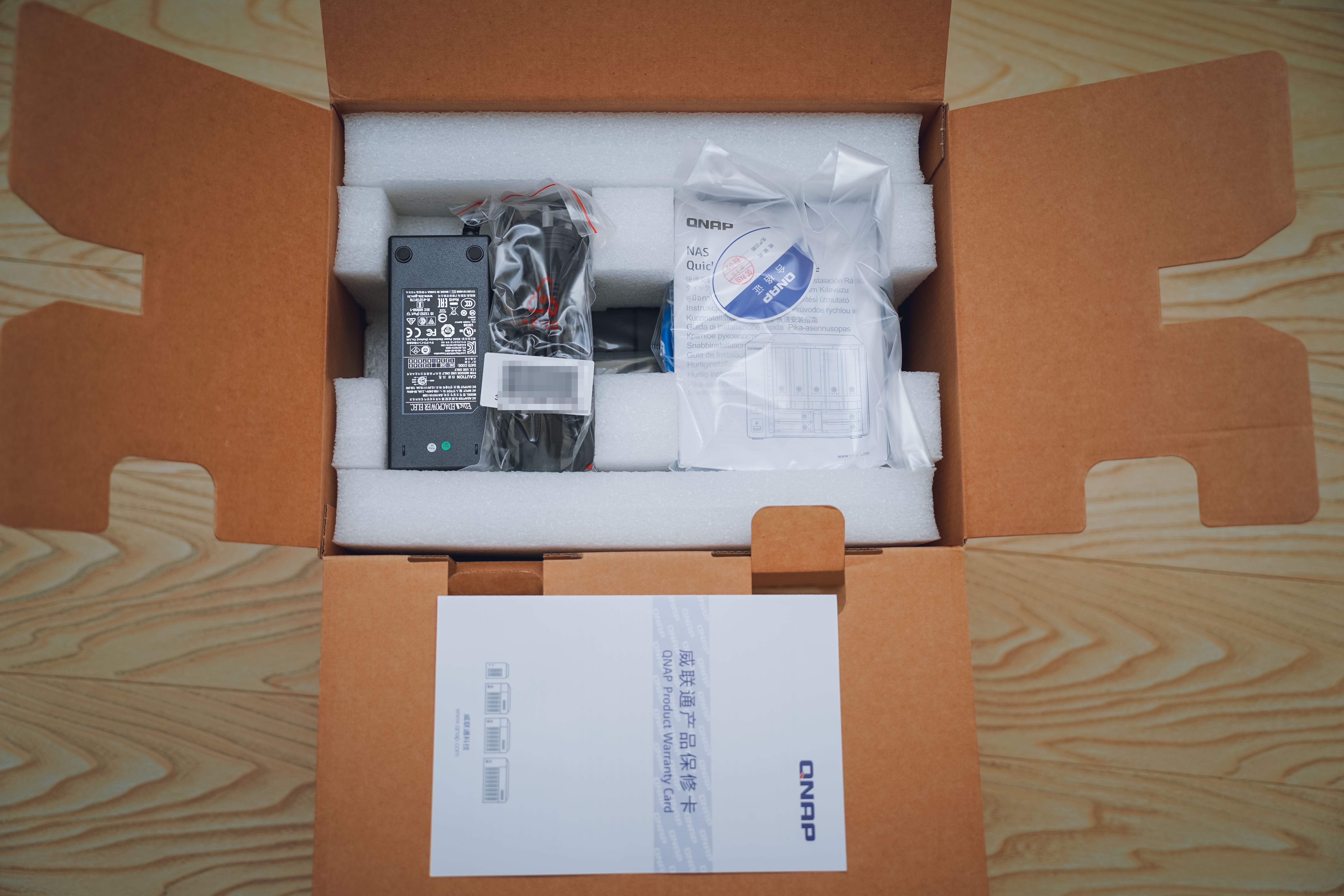 历史低价买到九盘位万兆NAS机皇：威联通TS-H973AX