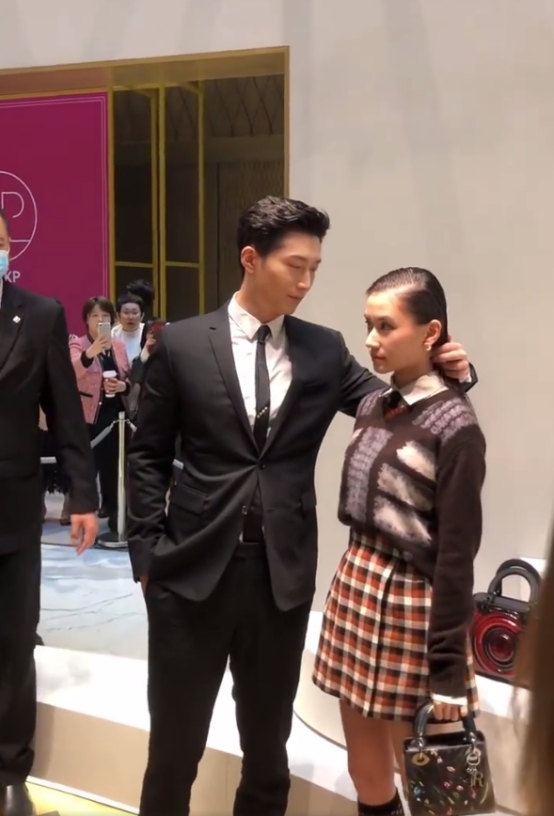 窦骁有多宠爱何超莲,窦骁为什么选择赌王千金