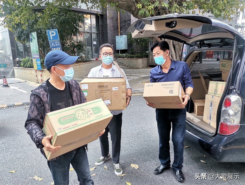 深圳抗疫一线的医护人员辛苦了,致敬每一位为抗疫付出的深圳人