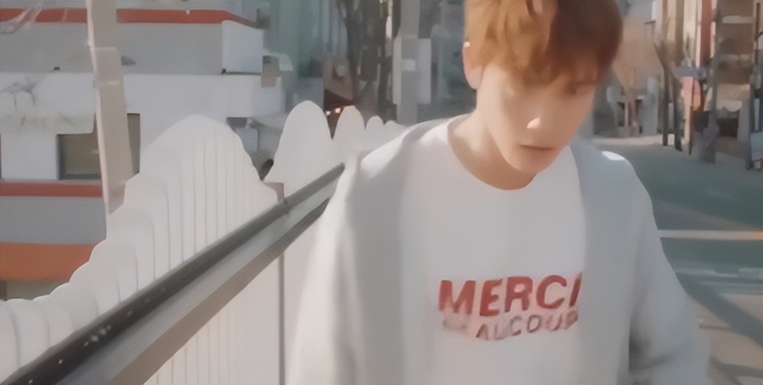 被骂上热搜的“卫生巾”，月经羞耻吗？怎么来个例假就羞耻了呢