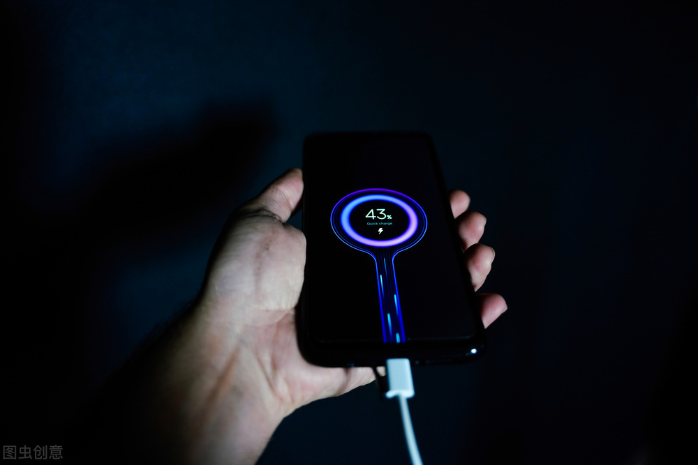 大容量充电宝与移动电源怎么选择,充电宝需不需要买充电快的