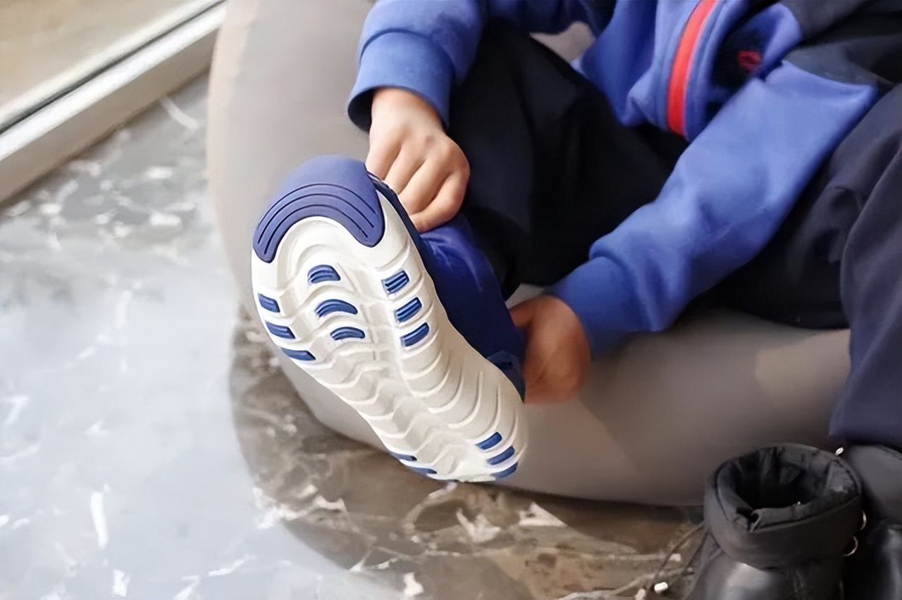 央视曝光！致癌物超标20多倍，儿童衣服选购原则看这篇