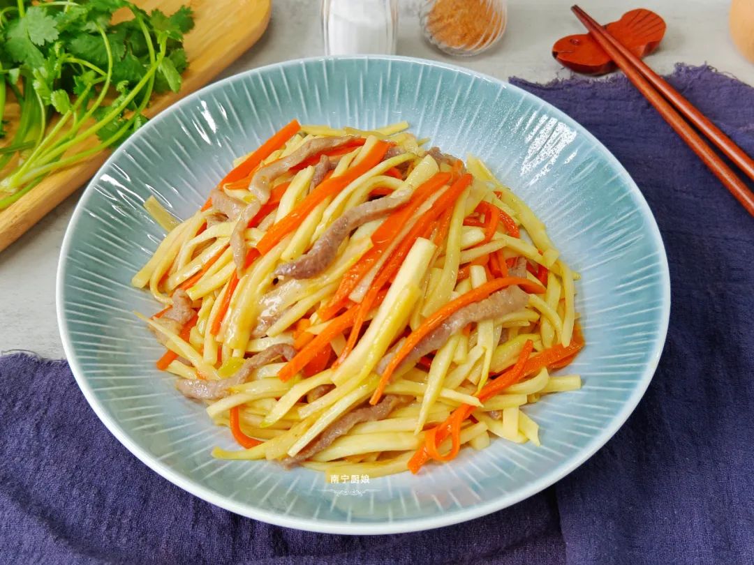 茭白除了和肉以外还和什么炒好吃,茭白炒五花肉茭白需不需要烫一下