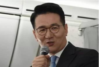 韩国财阀家族，姐姐逼停飞机妹妹水泼员工，原来和母亲息息相关