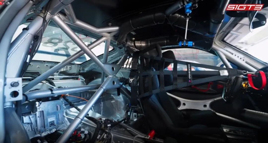 开车不能穿拖鞋吗什么样算拖鞋,f1赛车格罗斯人字拖