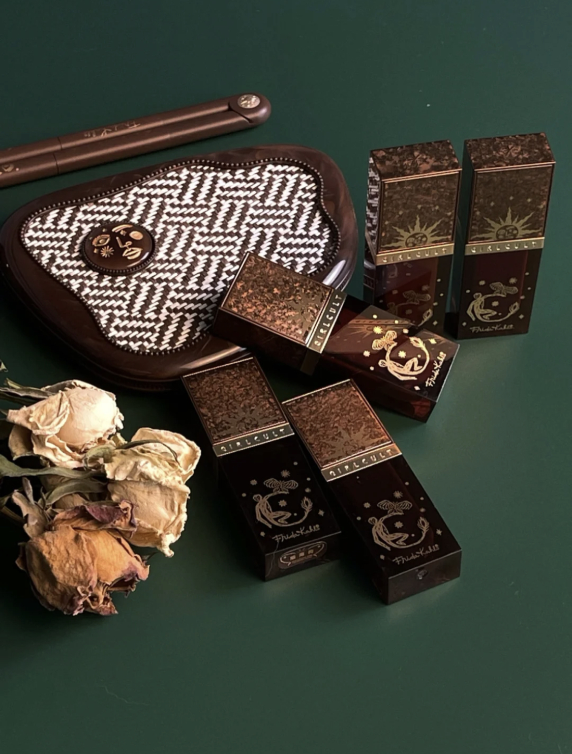 黄皮配什么颜色口红显白,黄皮女生涂上最显白的颜色