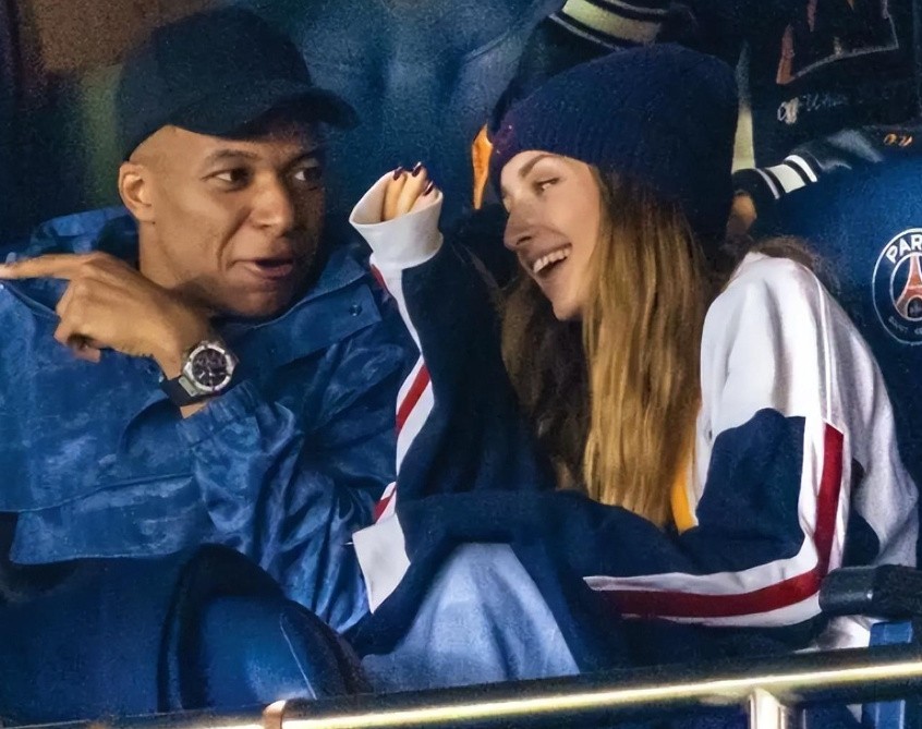 一代球王姆巴佩,一代球王陨落法国阿根廷