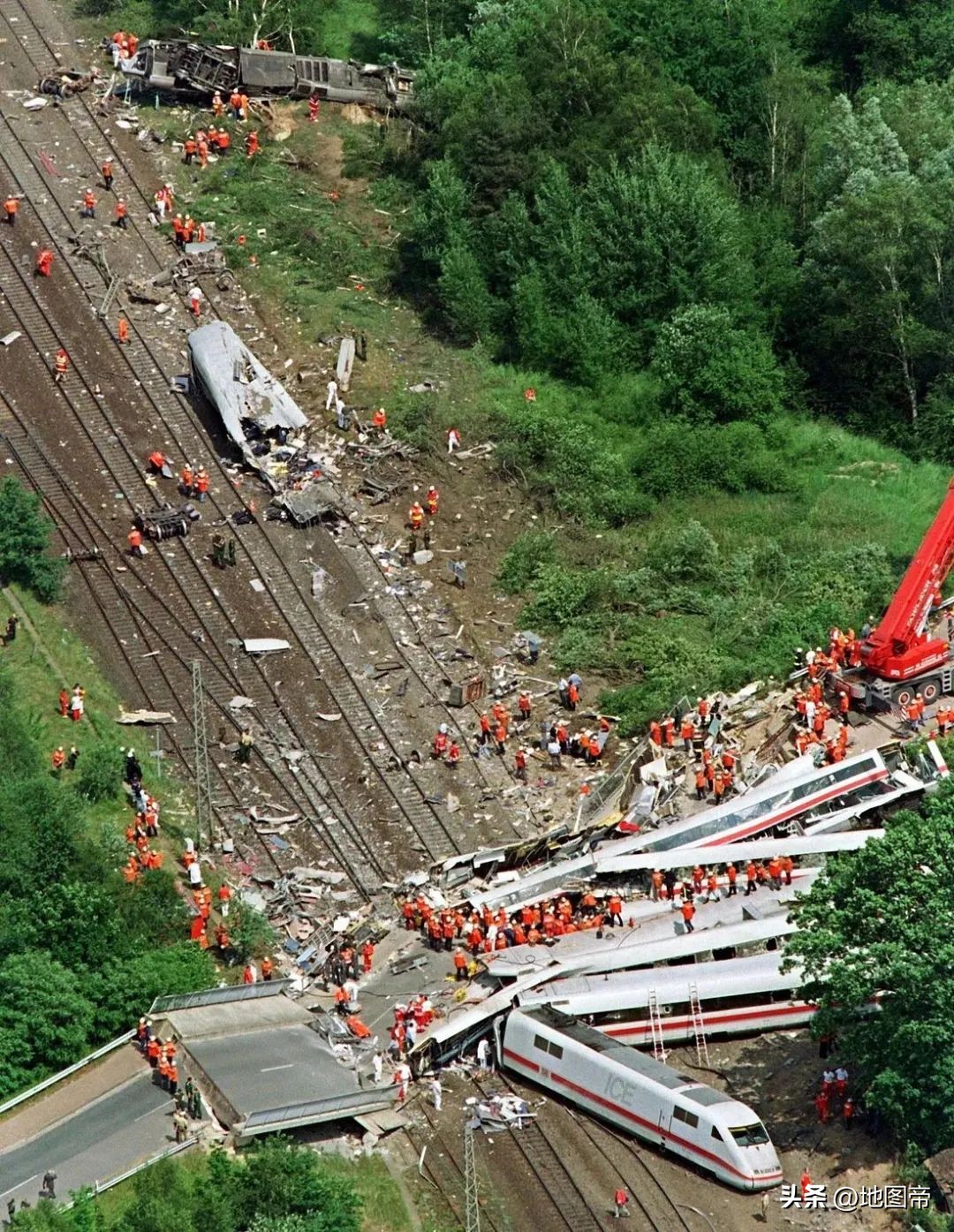 印度又一列车脱轨,印度火车脱轨事件最新
