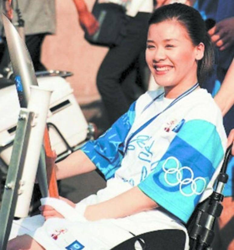 体操冠军桑兰瘫痪25年，自爆一年用2000根导尿管，打出租车遭拒载