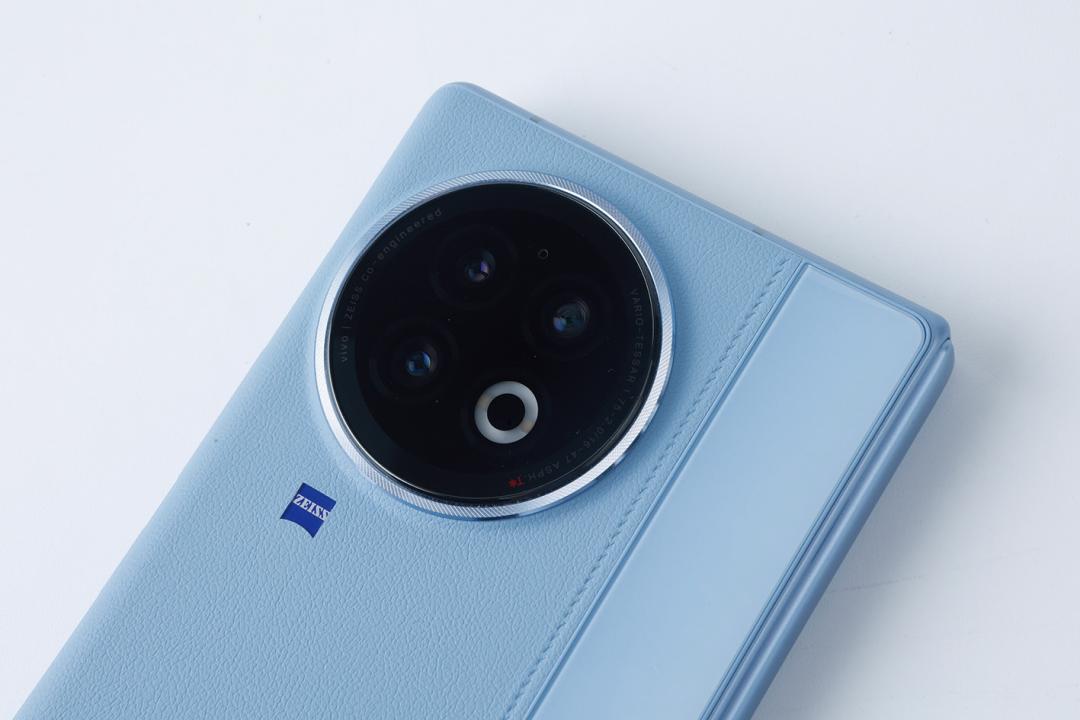 vivoxfold2深度评测值得买吗,vivo大折叠xfold2白色