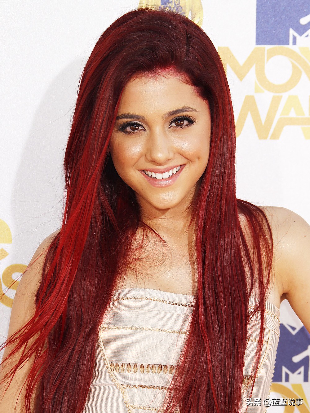 你有阿莉安娜·格兰德一样的脸型，A妹告诉你留什么样发型最好看