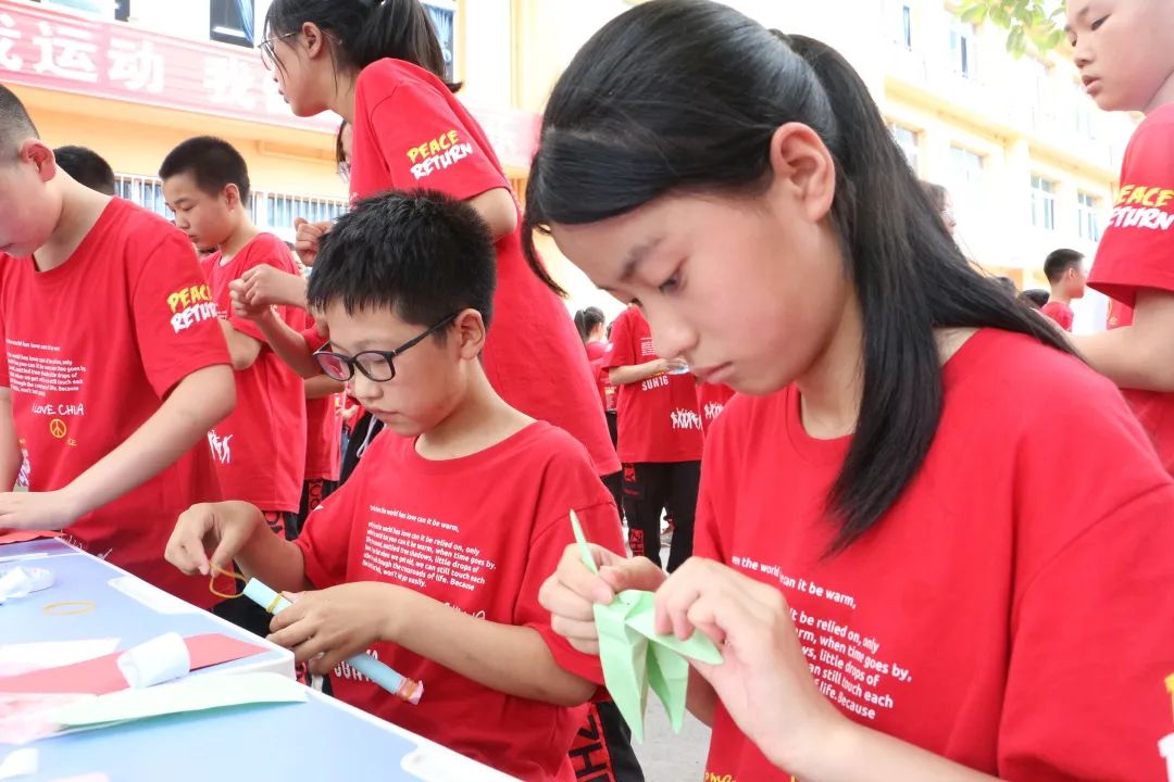 万二小举行2016级毕业典礼暨毕业班综合素质拓展活动