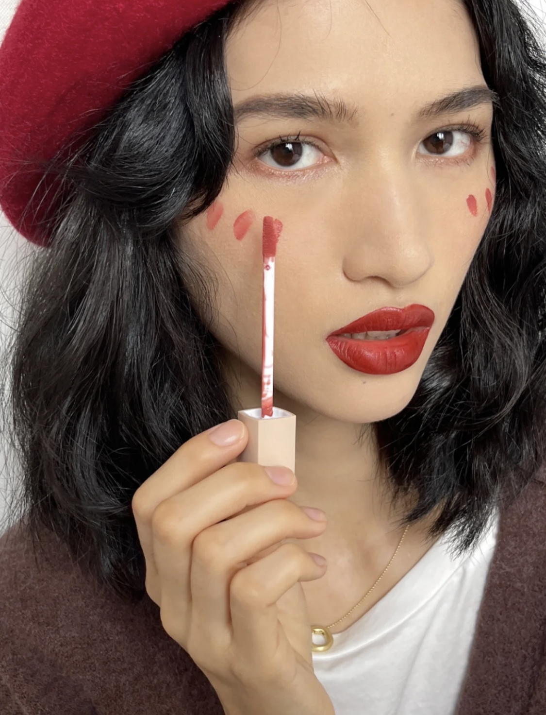 黄皮配什么颜色口红显白,黄皮女生涂上最显白的颜色