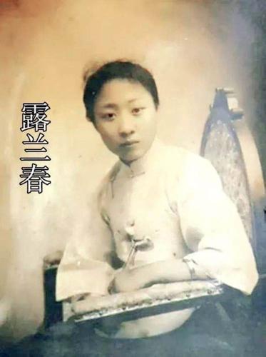 杜月笙帮黄金荣事件始末,杜月笙下跪救黄金荣