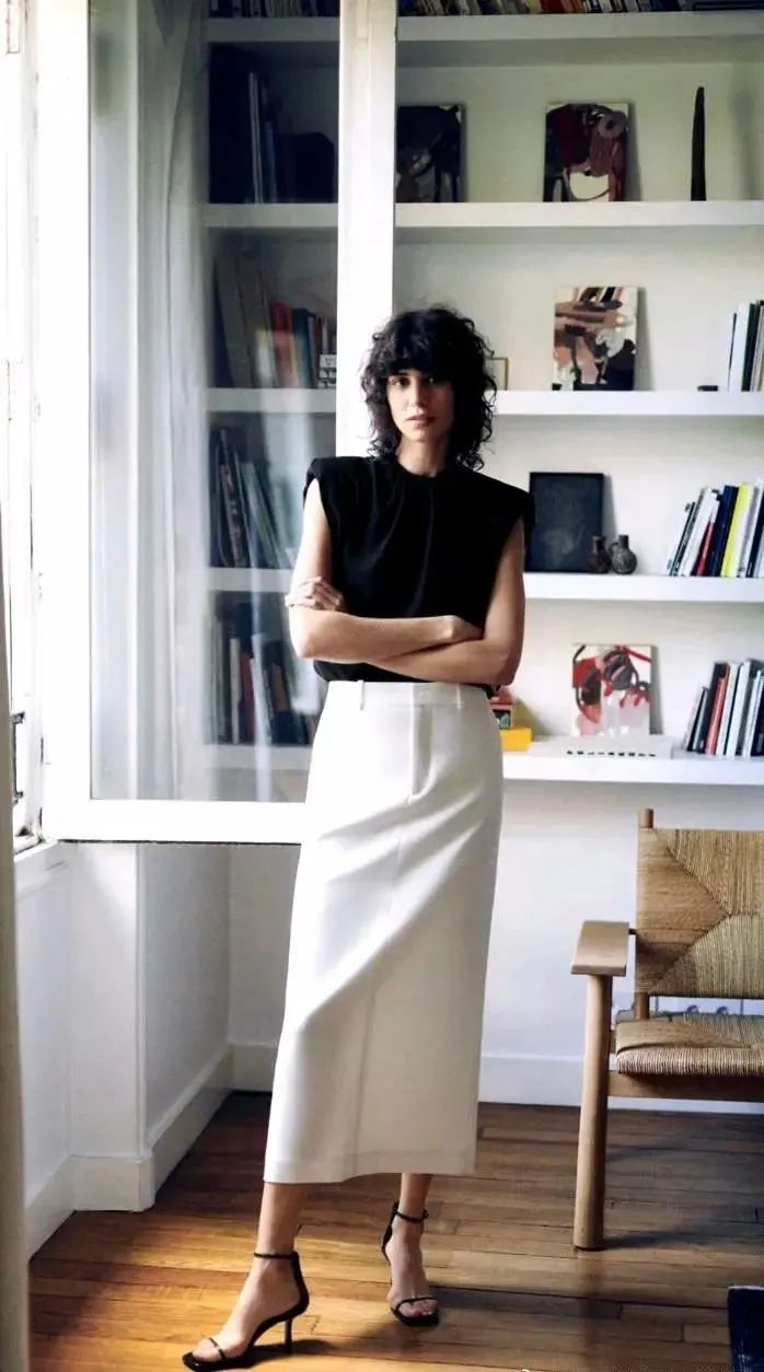 基础款t恤穿搭出高级感,黑长袖t恤怎么穿搭