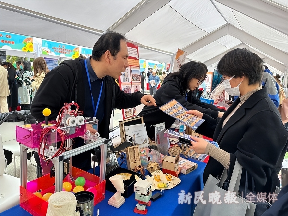 听说，上海很多老师今天下午都在同一个地方“买买买”