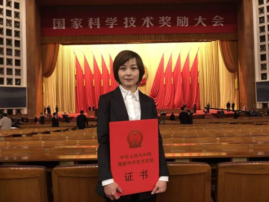 登上CCTV，任名企创始人！这2人同获“中国摄影金像奖”，还来自同一大学！