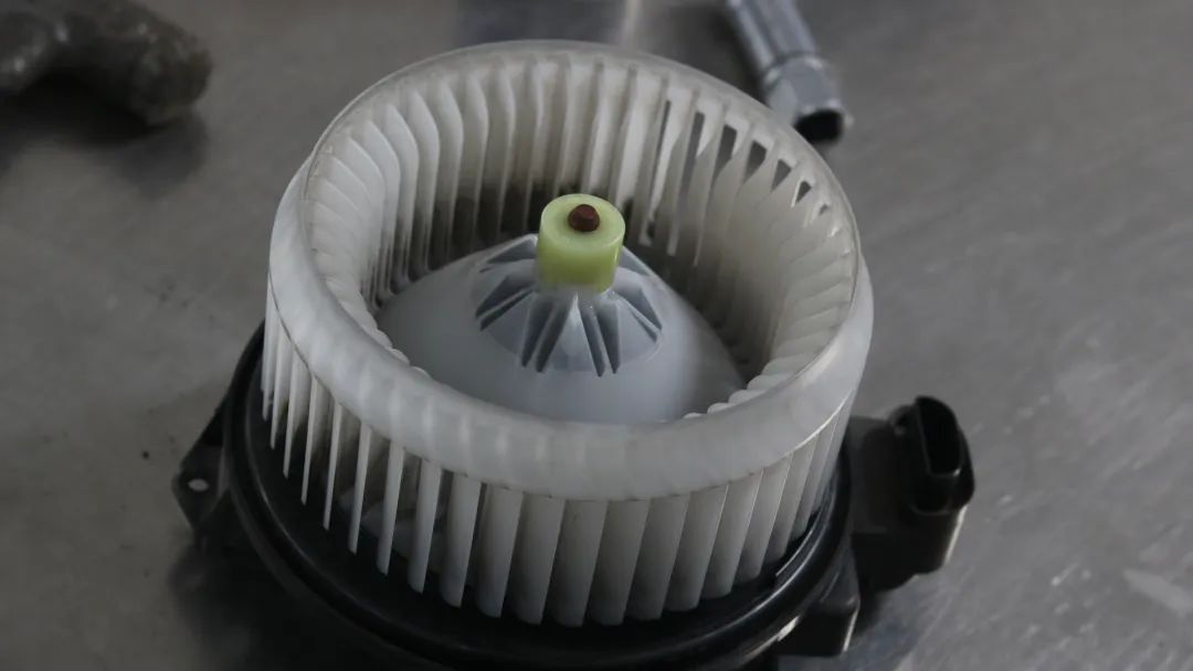 翻新陆巡lc100,陆巡lc100老款改装新款最佳案例