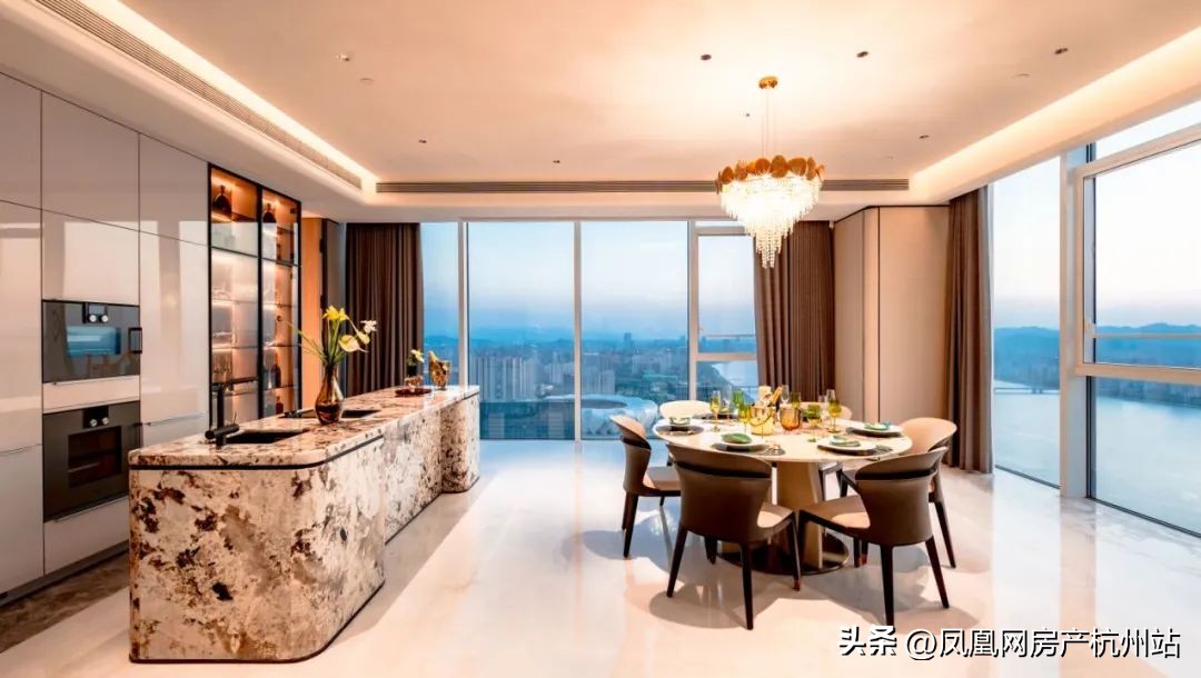 奥体沿江一线，高空“王炸”藏品现世