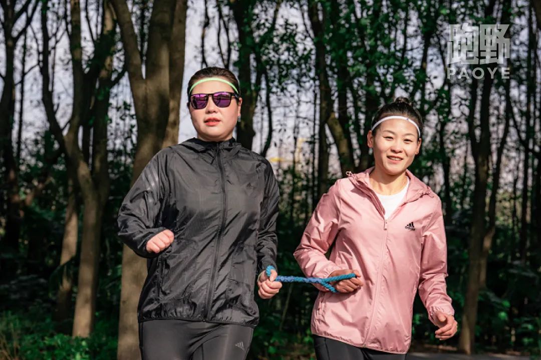 专为女士打造的跑鞋ub22,ub22女士慢跑鞋