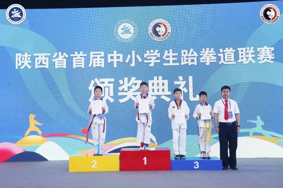 跆拳道小孩夺冠喜报,跆拳道馆比赛获奖喜报模板