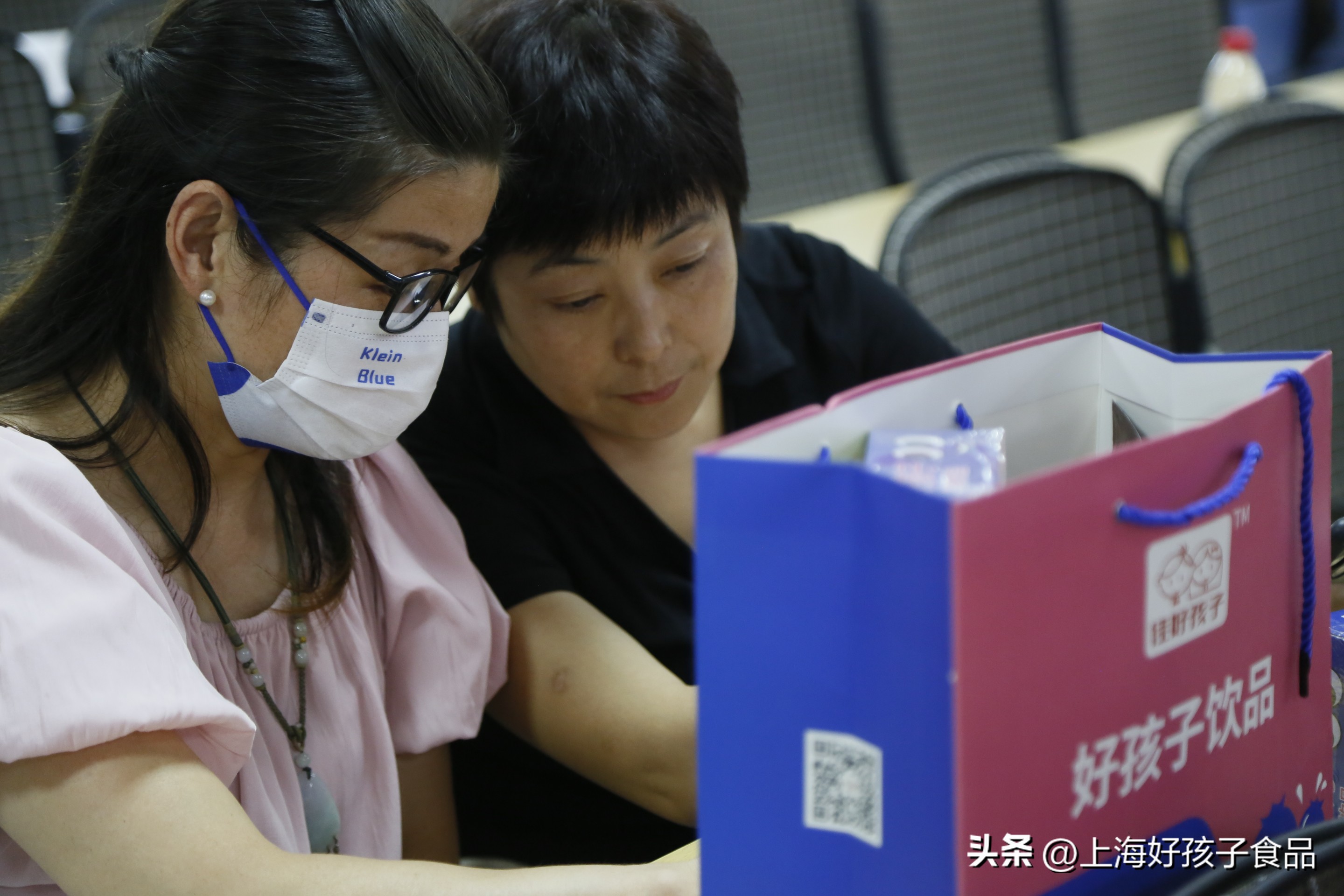 开展首天被经销商“*攻围**”抢货好孩子蓝枸饮品