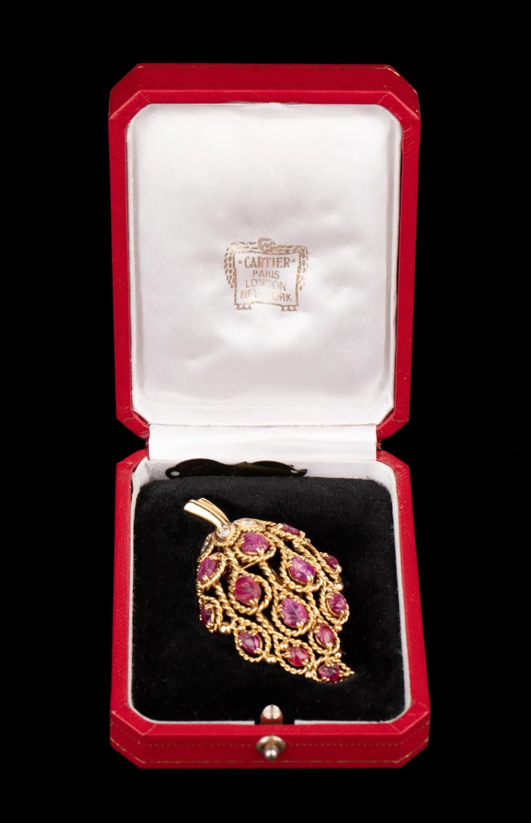 这颗生于东方，在法兰西结果的红莓，“果农”竟是卡地亚？