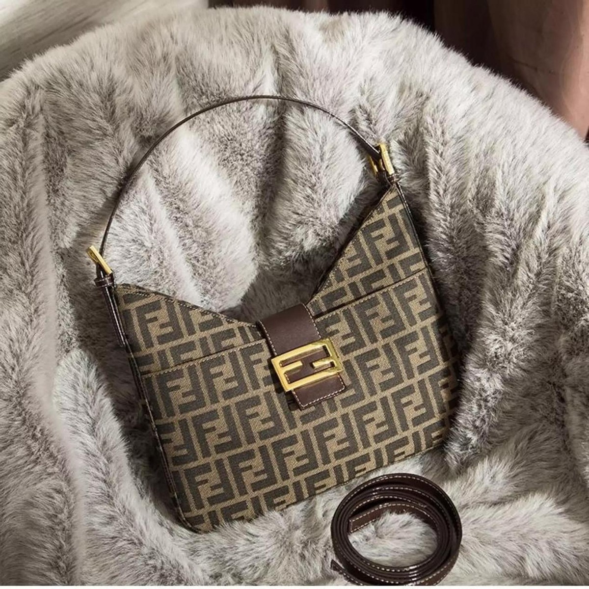 揭秘女*用品性**的背后！*袜丝**一开始是给男人穿的？