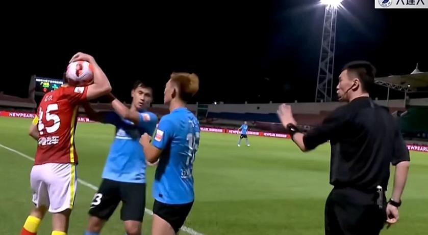 中国足球最令人难堪的重大事件,中国足球球员骂裁判视频