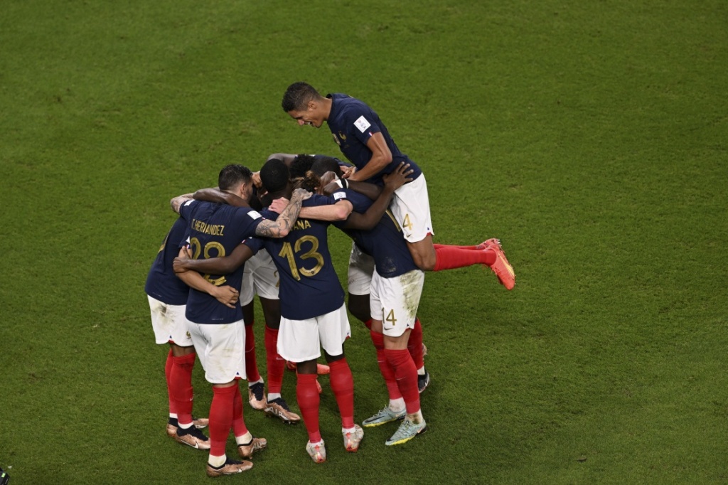 喝酒熬夜看球,熬夜喝酒看足球世界杯