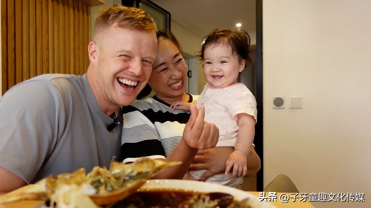 吃货老外铁蛋儿吃海蛎子,大连铁蛋儿海蛎子