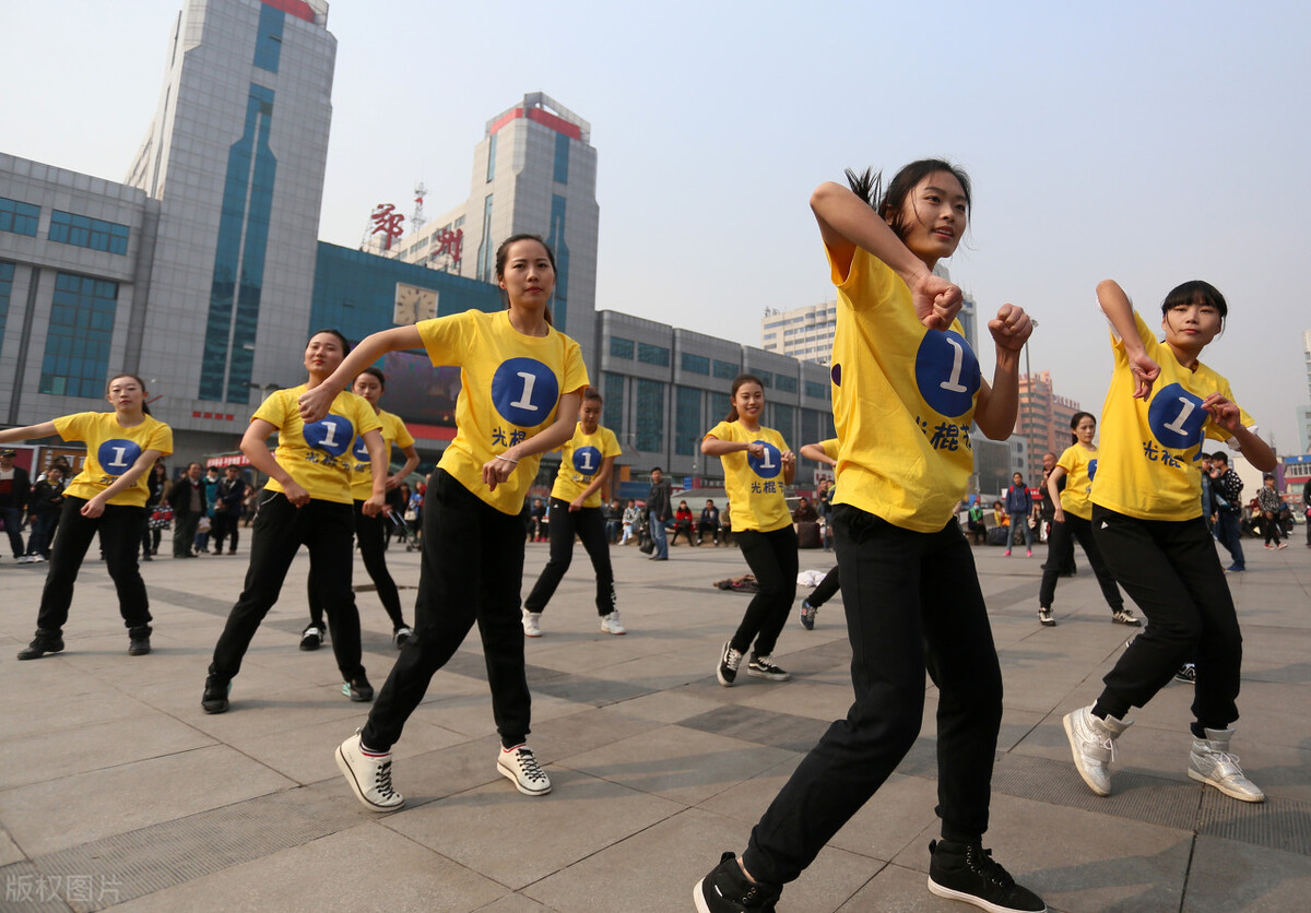 开合跳减肥健身操10分钟,30分钟减肥健身操能减肥吗