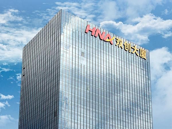 玻璃幕墙广告字设计公司,弧形玻璃幕墙广告字效果制作