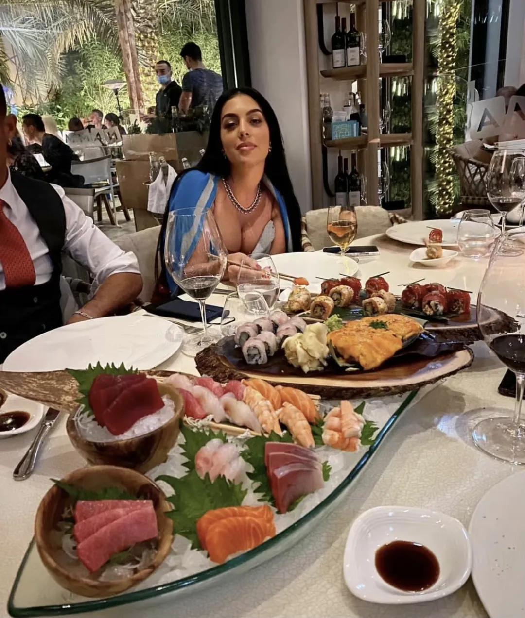 c罗现任女友乔治娜身高,c罗和女友乔治娜竟是一见钟情