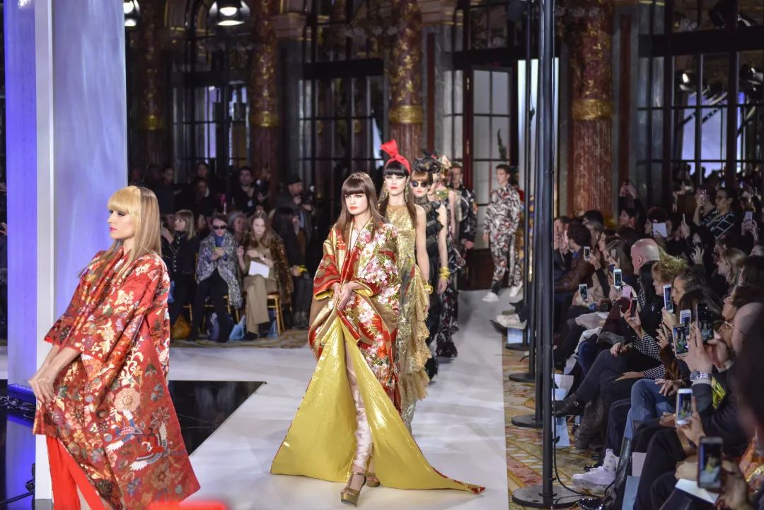 亚洲婚纱女王杀进内娱，女星们集体坐不住了