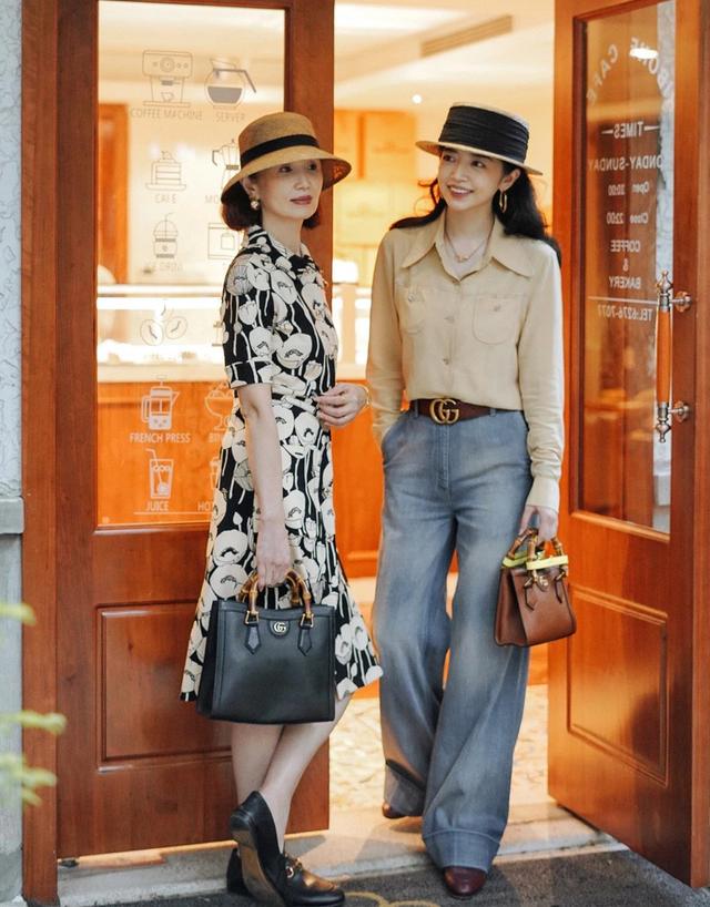 穿牛仔裤该怎么样搭配鞋,冬季不露腿日常牛仔裤穿搭推荐