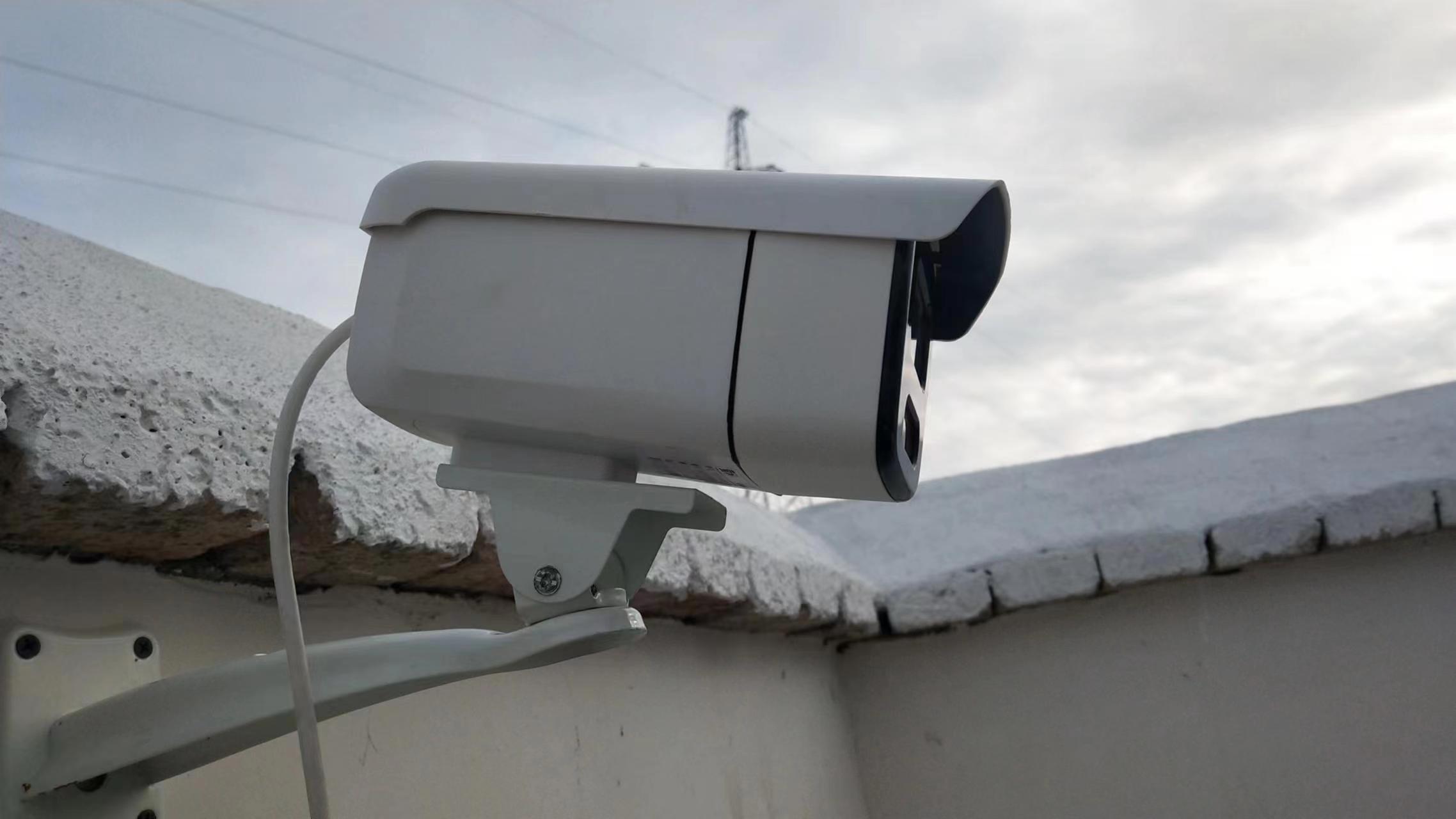 村里人网上买了个监控叫我帮忙安装我果断拒绝后被全村人骂惨了