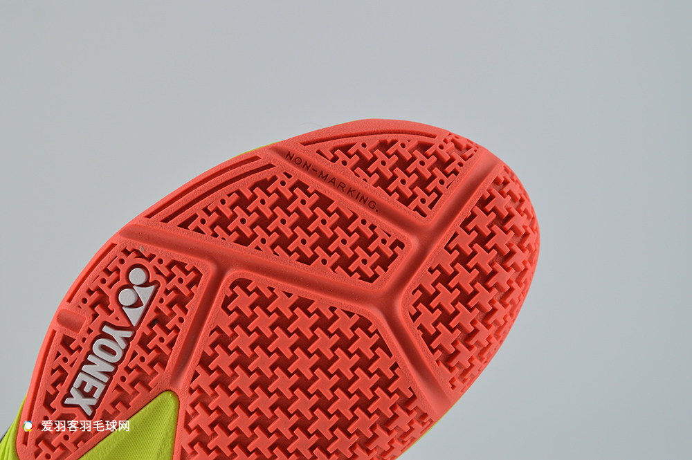 林丹阿迪达斯同款羽毛球鞋测评,尤尼克斯cfz林丹版