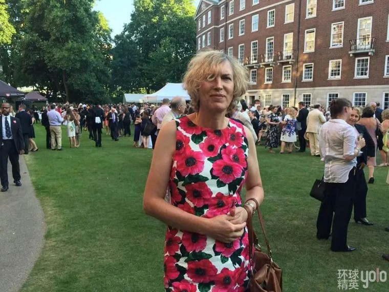 大律师富豪一生变性三次，只为寻找生命真谛，买城堡开始新人生