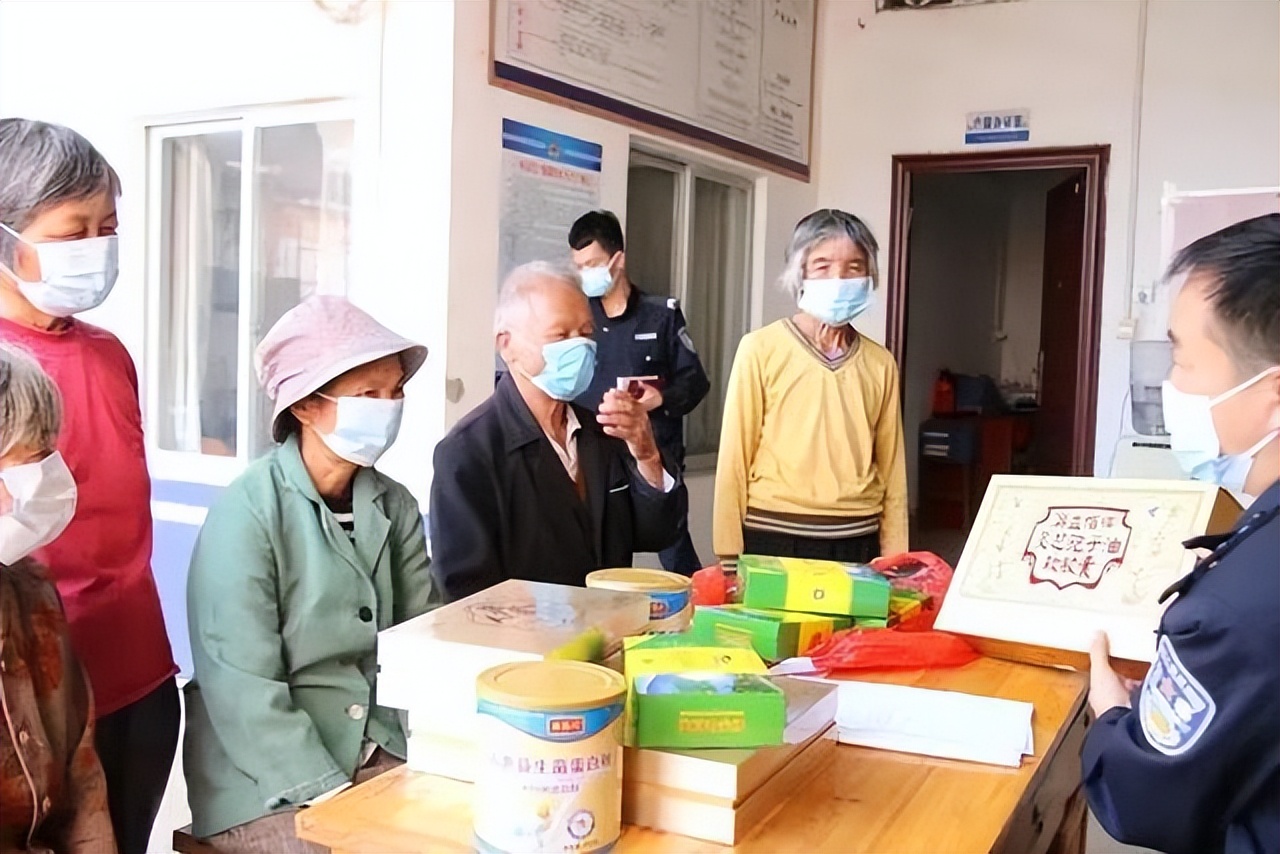 医生提醒这些食物千万别碰,小心这4种常见保健品不要吃了