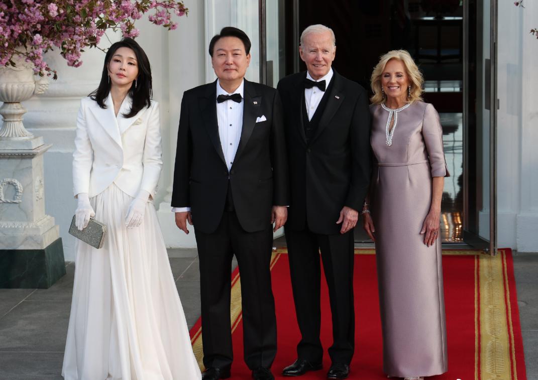 韩第一夫人穿搭,韩第一夫人照片