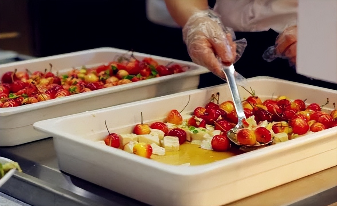 大学食堂违规案例,大学食堂的猫腻