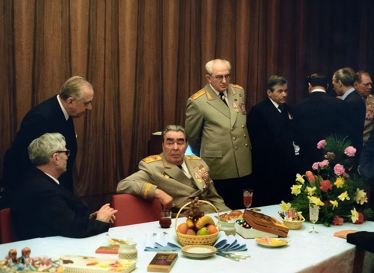 普京个人收入来源,普京每月收入多少