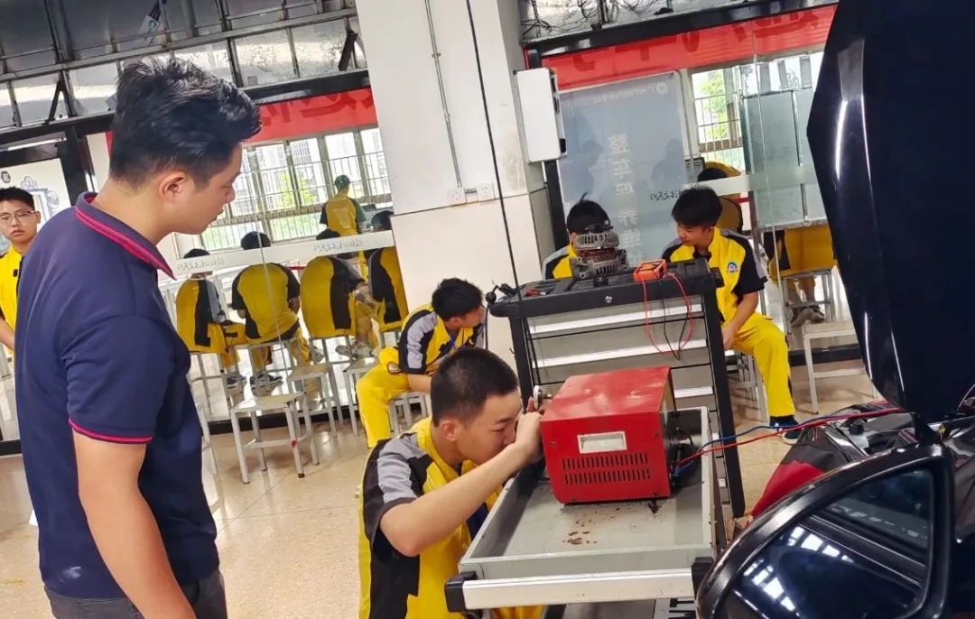 广州万通学费,广州万通汽车学校学费一览表