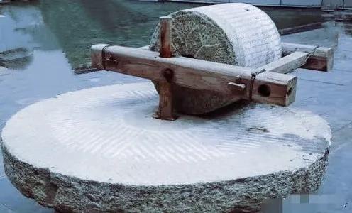 乡村里的石碾浓浓的乡愁,乡村的记忆乡愁的记忆