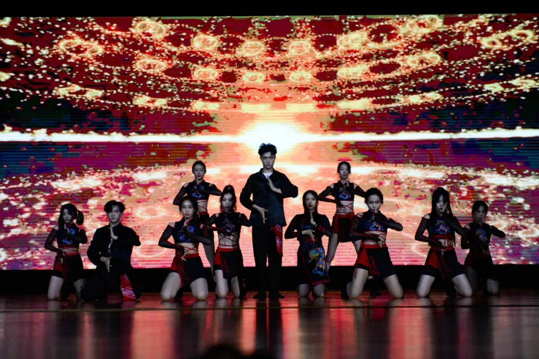 浠婂鑸炲姩,浠婂鑸炶捣鏉ュ箍鍦鸿垶