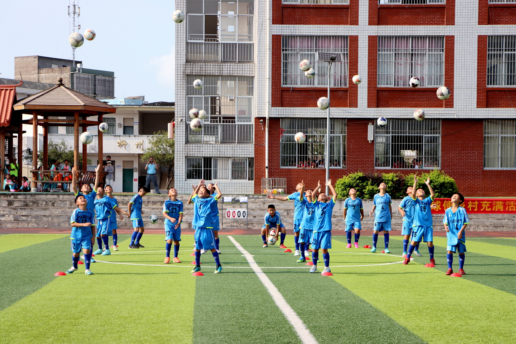 全县中小学生校园足球赛开赛,小学校园足球联赛开赛报道