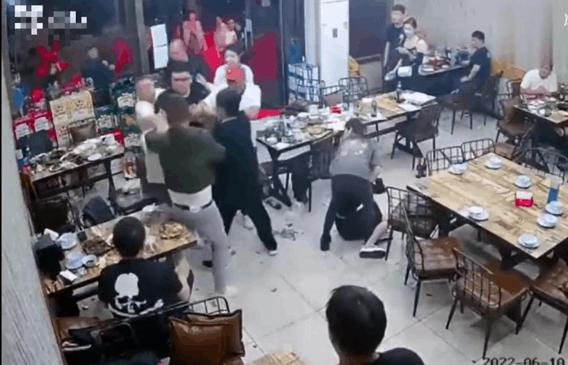 为什么唐山男人在围殴现场选择做沉默的大多数？