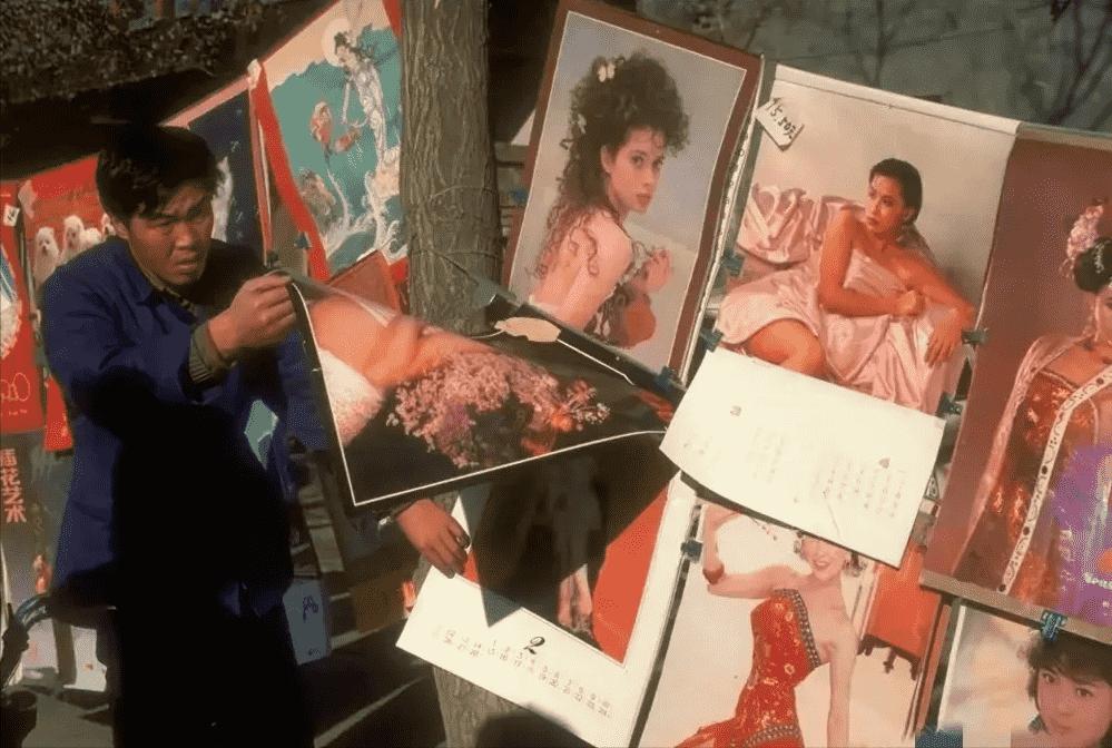 羞耻与痛苦：30张老照片记录纳粹强迫妇女脱衣的残忍场景！